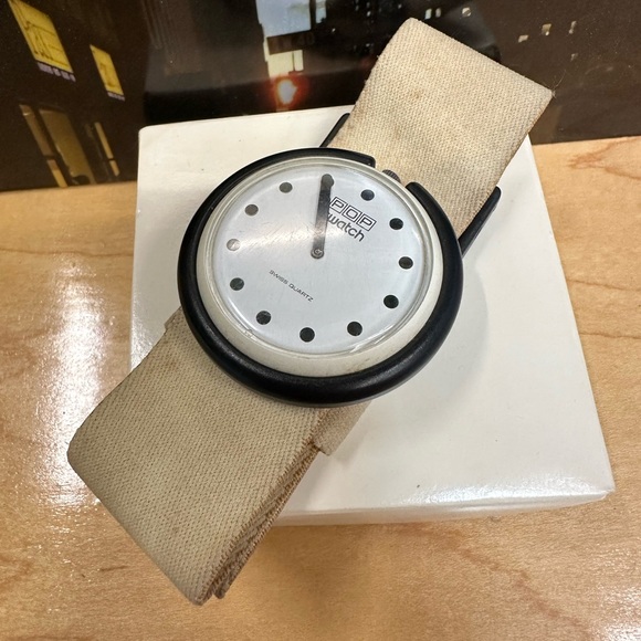 Vintage 80s/90s Pop Swatch - White Face/White Band - Good Condition - Picture 2 of 9
